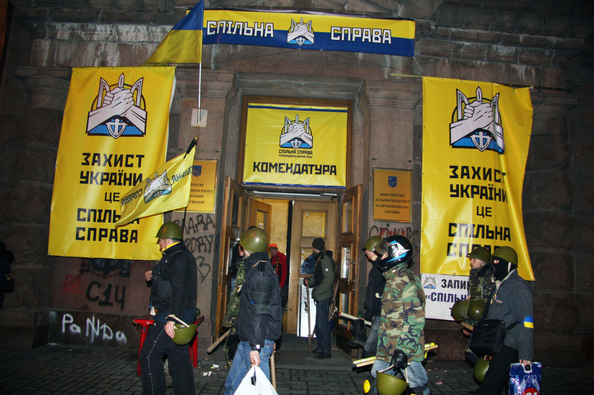 Der Maidan und Umgebung  - eine militarisierte Zone; überall bewaffnete Kämpfer 
