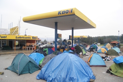 Zelte statt Autos im „Camp Tankstelle“