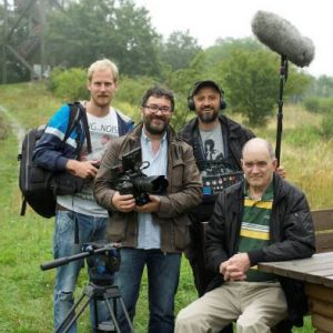 Während der Dreharbeiten: In der Mitte der Filmemacher Friedrich Moser, rechts William Binney. Dahinter der Regieassistent Daniel Wunderer und der Tonmann Atanas Tchokalov.