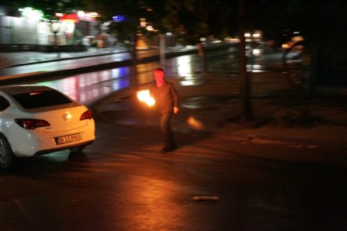 In Giza attackieren Anhänger der DHKP-C die Staatsmacht