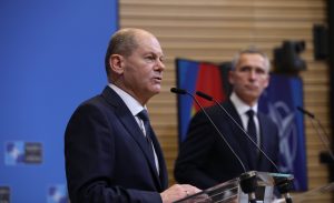 Bundeskanzler Olaf Scholz bem Antrittsbesuch im NATO-Hauptquartier