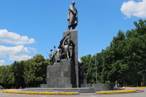 Statue des ukrainische Nationaldichters Taras Schewtschenko in Charkiw
