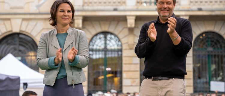 Grüne Krieger: Annalena Baerbock und Robert Habeck im Wahlkampf 2021 in Düsseldorf.
