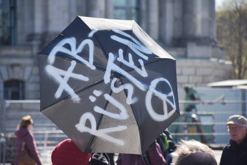 Protestaktion der Friedensbewegung am 11. April 2022 vor dem Bundestag