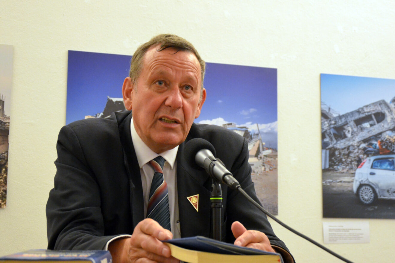 Mittel gegen die Verwahrlosung der Wahrheit: Buch über Wurzeln des Ukraine-Krieges