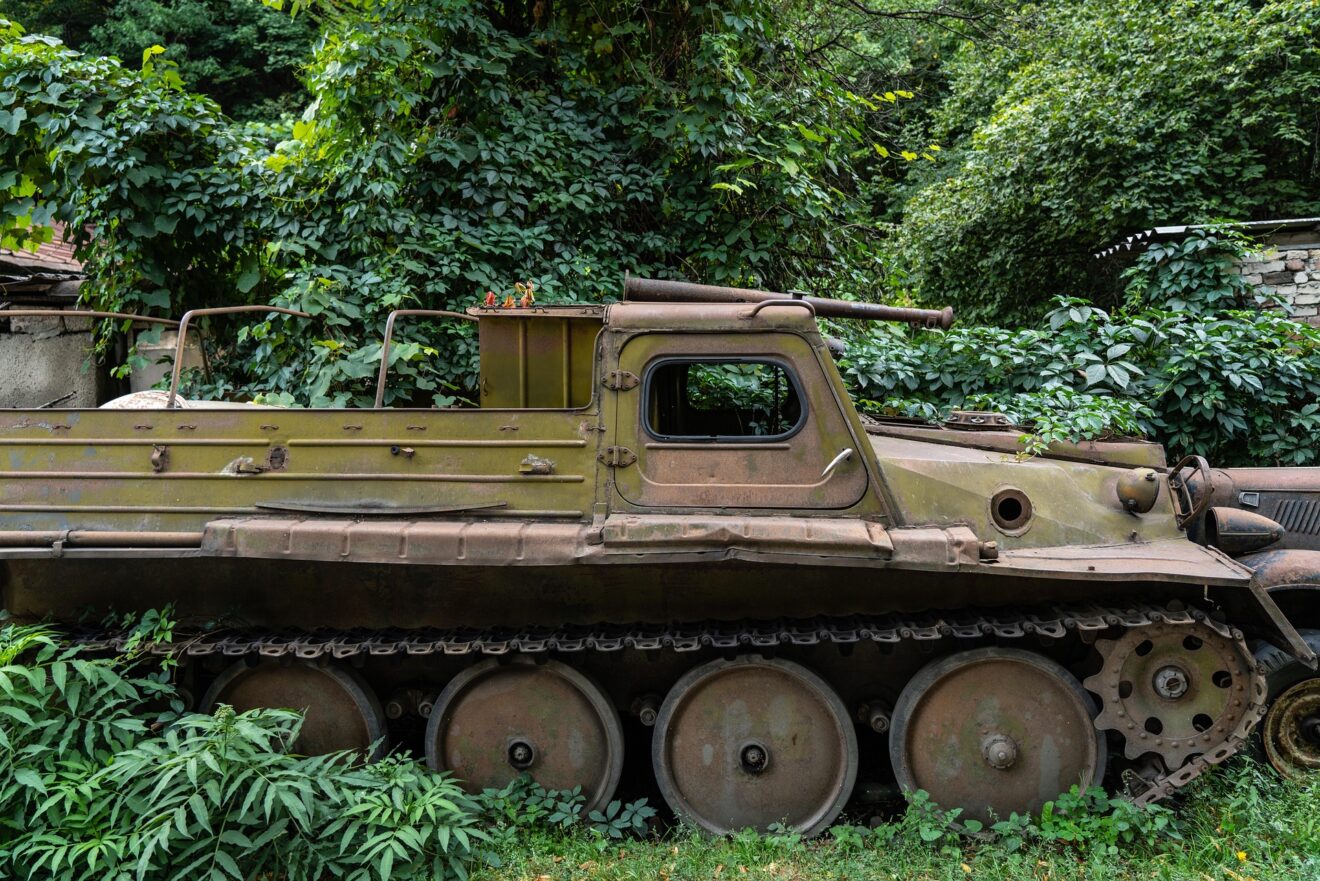 ＂Autos zu Panzern＂ statt ＂Schwerter zu Pflugscharen＂